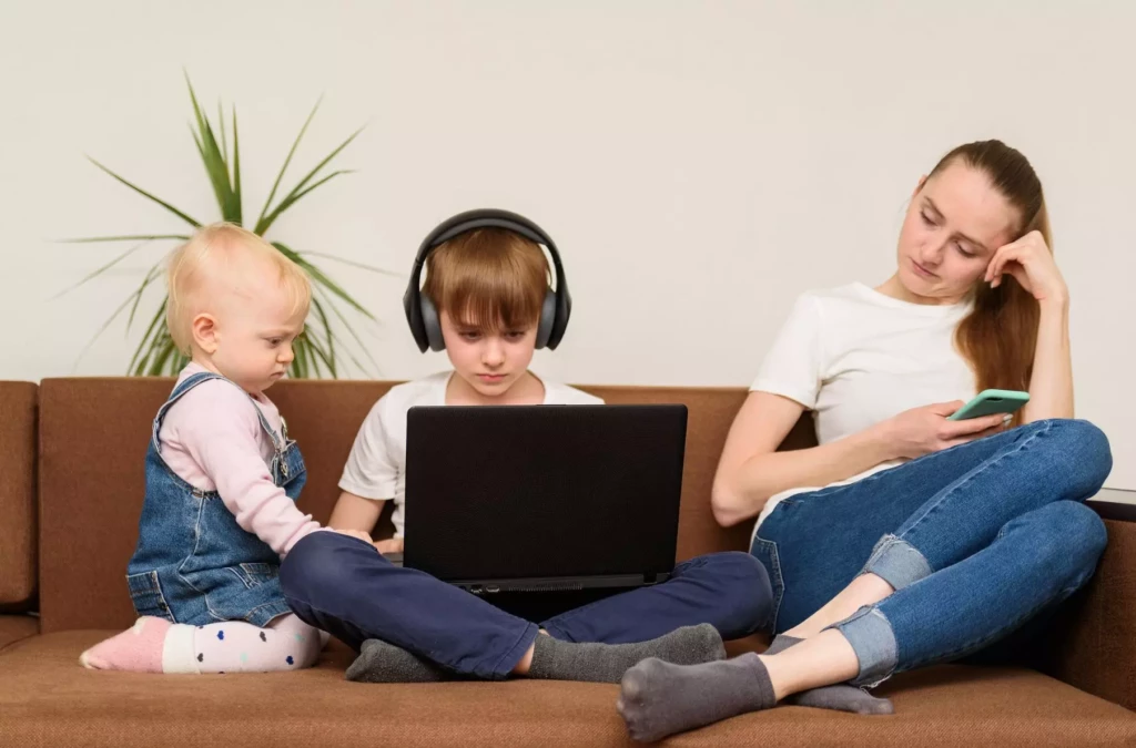 Perbedaan Penggunaan While dan Whilst dalam Bahasa Inggris? - Kampung Inggris